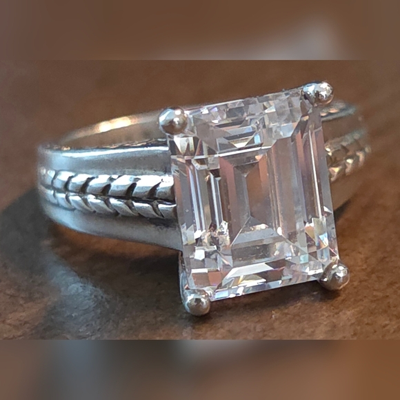 3 ct SOLITAIRE Jewelry - 3 CT WHITE TOPAZ, STERLING SILVER 925 SOLITAIRE RING SZ 4 COMES WITH BOX SHOWN